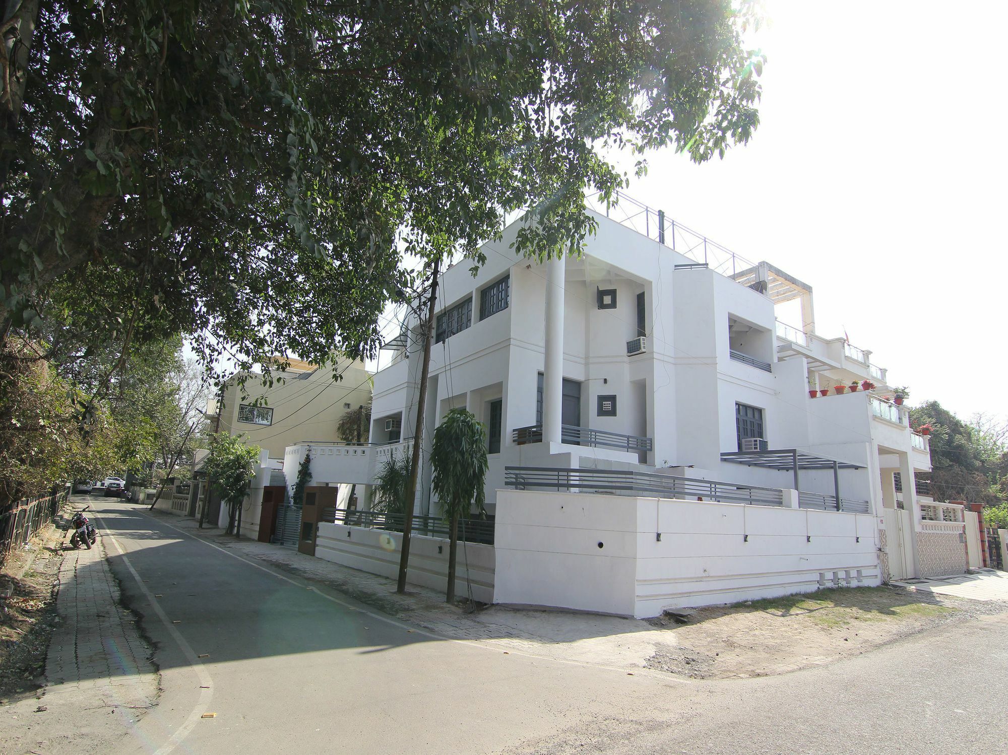 Oyo 12339 Serenity 2 Hotel 3*